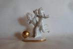 Porselein Beeld Putti Gouden Bal, Ophalen of Verzenden, Zo goed als nieuw, Mens