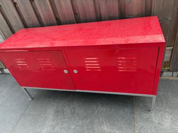 Ikea rood lockerkastje beschikbaar voor biedingen