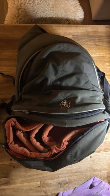 Crumpler Rugzak – Olijfgroen met oranje voering beschikbaar voor biedingen
