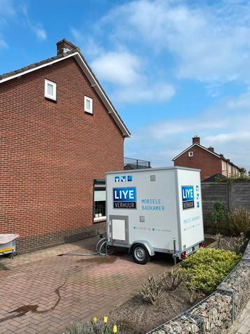 Mobiele badkamer douchewagen nooddouche huren beschikbaar voor biedingen