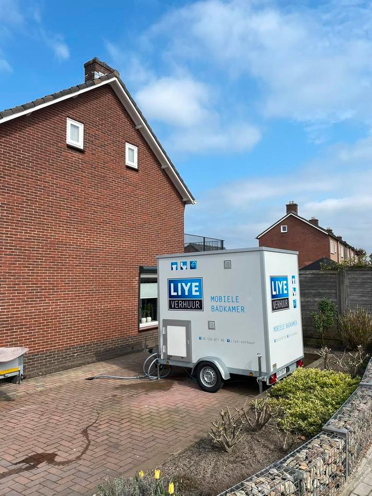 Mobiele badkamer douchewagen nooddouche huren, Huis en Inrichting, Badkamer | Complete badkamers, Ophalen