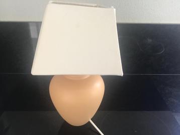 Lamp met kap beschikbaar voor biedingen