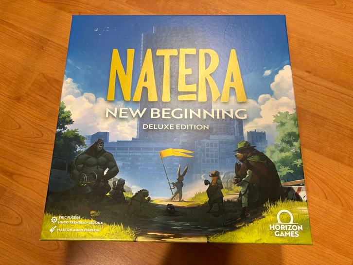 Natera - gesigneerd - Deluxe editie bordspel, Hobby en Vrije tijd, Gezelschapsspellen | Bordspellen, Zo goed als nieuw, Een of twee spelers