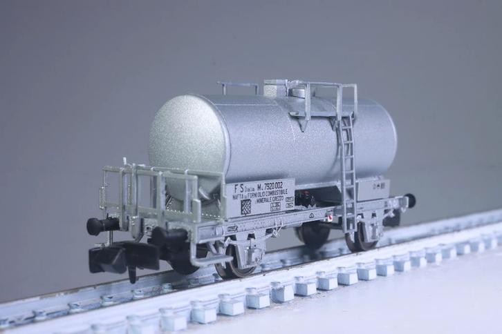 Gereserveerde 12-tons ketelwagen, 'Nafta', zilvergrijs, FS, Hobby en Vrije tijd, Modeltreinen | N-Spoor, Zo goed als nieuw, Wagon