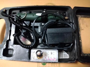Dremel met accessoires in koffer beschikbaar voor biedingen