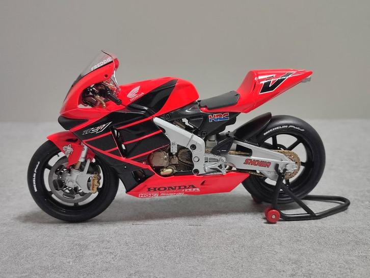 Minichamps: Honda RC211V - Freddie Spencer - MotoGP 2001, Hobby en Vrije tijd, Modelauto's | 1:5 tot 1:12, Nieuw, Motor, 1:9 t/m 1:12