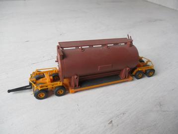   Preiser 4 assige aanhangerr beladen met Tank no1122 beschikbaar voor biedingen