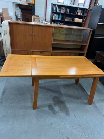 Massieve uitschuifbare eettafel – Scandinavisch stijlvol! beschikbaar voor biedingen