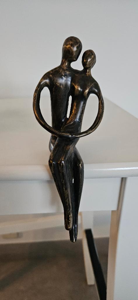 Bronzen beeldje van zittend stel, Verzamelen, Beelden en Beeldjes, Zo goed als nieuw, Mens, Ophalen