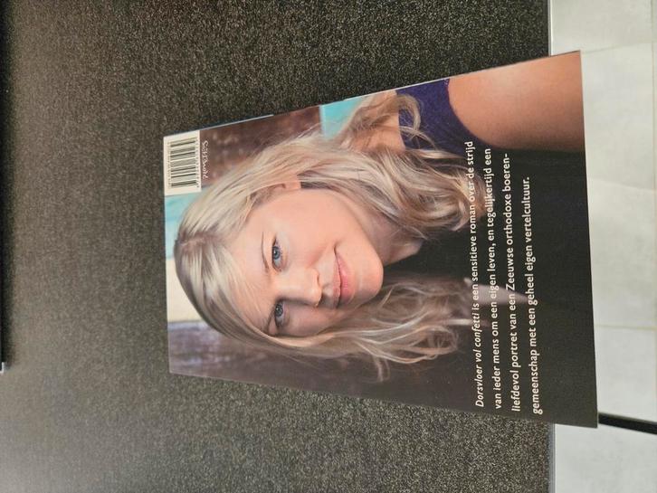 Franca Treur - Dorsvloer vol confetti, Boeken, Literatuur, Zo goed als nieuw, Ophalen of Verzenden