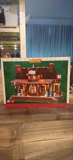 Lemax Christmas Village East Lake Station retired, Diversen, Kerst, Ophalen of Verzenden, Zo goed als nieuw