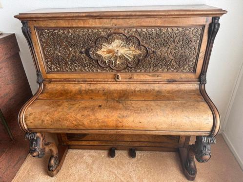Decoratieve Antieke piano, Muziek en Instrumenten, Piano's, Gebruikt, Piano, Bruin, Ophalen