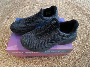 Als nieuw Skechers zwart grijze sneakers mt 36 gymschoenen beschikbaar voor biedingen