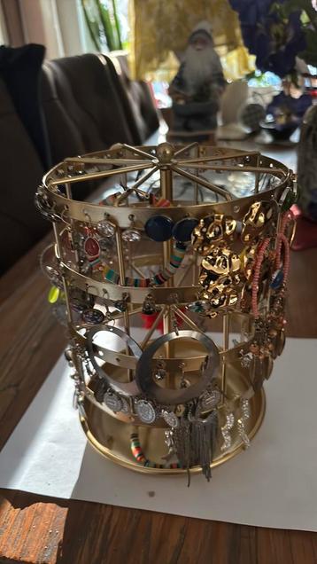 Oorbellen op sieraden  draaimolen retro vintage beschikbaar voor biedingen