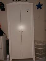 Te koop: witte kinderkast met 2 deuren, Kinderen en Baby's, Kinderkamer | Commodes en Kasten, Ophalen, Gebruikt, 50 tot 70 cm