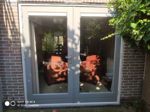 tuindeuren in kozijn., Doe-het-zelf en Verbouw, Kozijnen en Schuifpuien, Zo goed als nieuw, Deurkozijn, Hout, 75 tot 150 cm, Ophalen