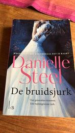 Danielle Steel - De bruidsjurk, Gelezen, Danielle Steel, Ophalen of Verzenden, Amerika