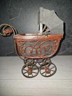 Een leuk oud kinderwagentje zeer leuk bewerkt hout/metaal, Verzamelen, Retro, Ophalen of Verzenden, Huis en Inrichting