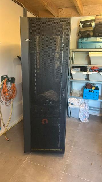 IBM Server Rack 19 inch 42U beschikbaar voor biedingen