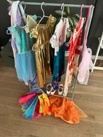 Kledingrek met leuke verkleedkleren meiden tot 7 a 8 jaar, Ophalen, Zo goed als nieuw, 122 t/m 128, Meisje