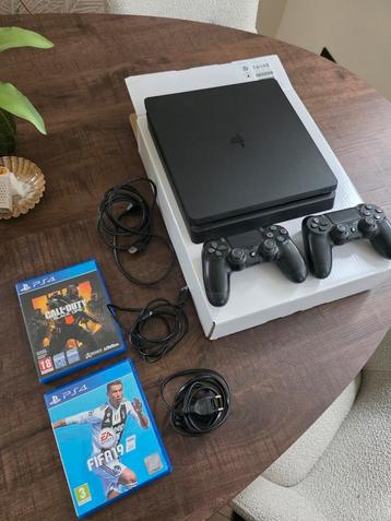 PS4 Zwart + 2 Controllers + 2 Games beschikbaar voor biedingen