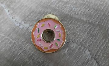 1 mooie pin van een lekkere donut te koop beschikbaar voor biedingen