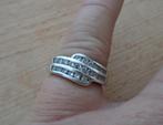 zilveren ring met rijen heldere steentjes [028], Verzenden, Dame, Zilver, Zilver