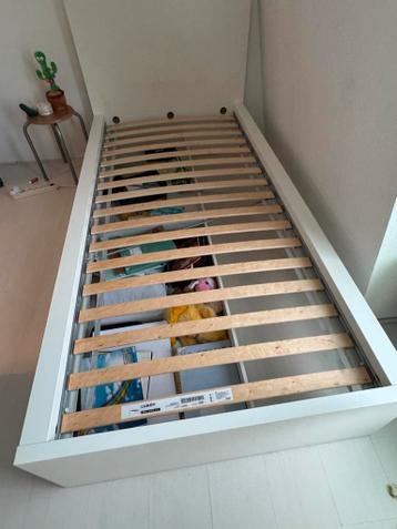 IKEA Malm 1-persoonsbed met lattenbodem en lades - afbeelding 1