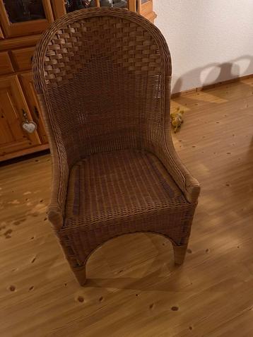 Rotan stoel beschikbaar voor biedingen