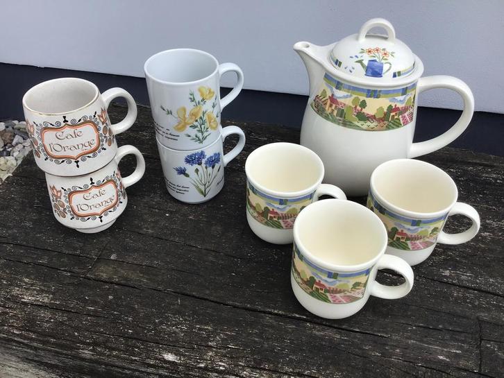 Theepot + bekers - 2 bekers Libelle - 2 bekers cafe ‘lOrange, Antiek en Kunst, Antiek | Servies los, Ophalen of Verzenden