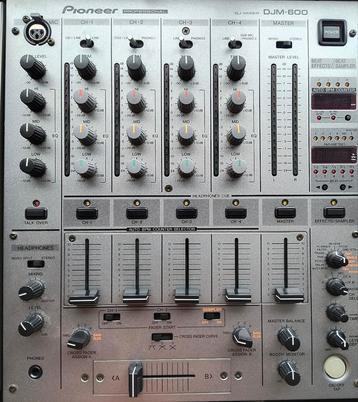ZGAN: Pioneer DJM600 Zilver. Echt in nieuwstaat!  beschikbaar voor biedingen