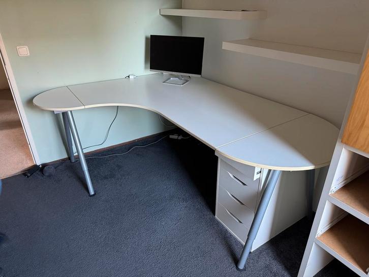 IKEA Galant hoekbureau wit, Huis en Inrichting, Bureaus, Zo goed als nieuw, In hoogte verstelbaar, Ophalen