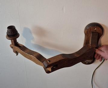 Houten schaarlamp beschikbaar voor biedingen