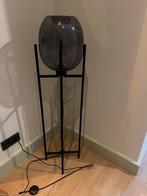 Prachtige staande lamp met glazen bol, Huis en Inrichting, Lampen | Vloerlampen, Ophalen of Verzenden, Zo goed als nieuw, Glas