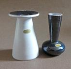 Delfos Zoeterwoude vaasjes duo vintage zwart wit Nederland, Huis en Inrichting, Woonaccessoires | Vazen, Gebruikt, Zwart, Aardewerk of Porselein
