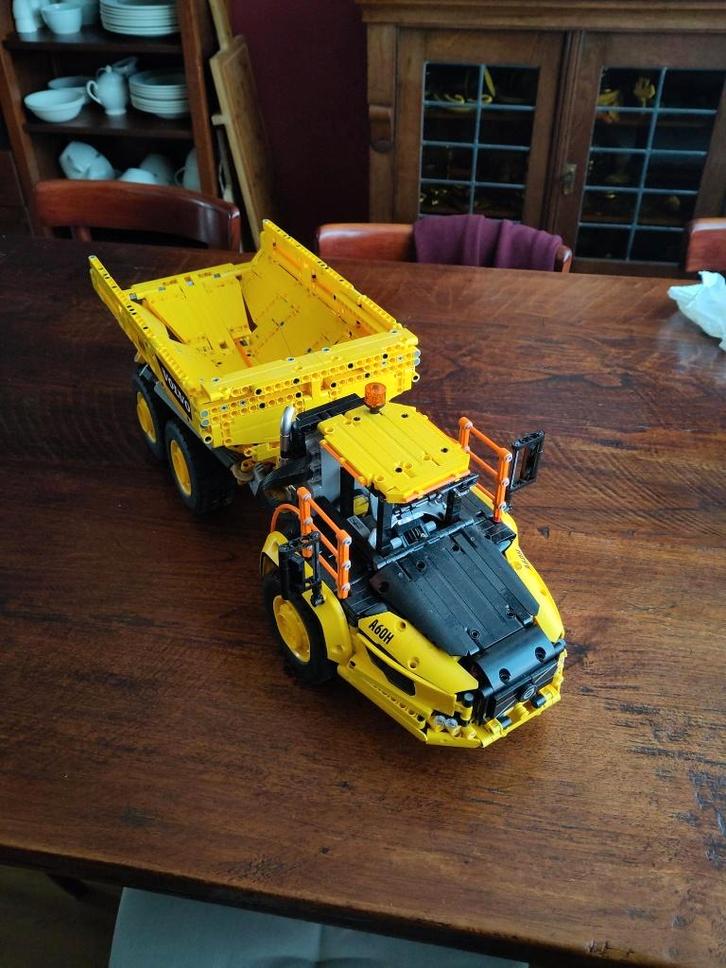 Lego technic - Volvo truck - 42114, Kinderen en Baby's, Speelgoed | Duplo en Lego, Zo goed als nieuw, Lego, Complete set, Ophalen