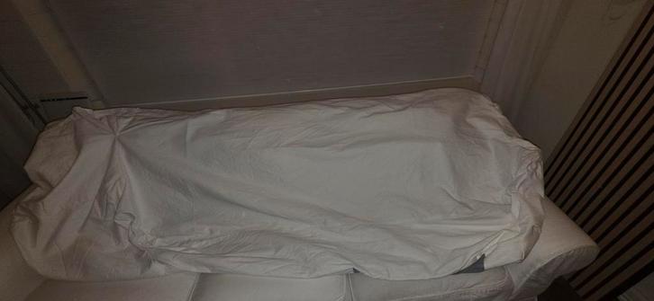 Witte hoezen ektorp 2-zits bank ikea tweezits wit, Huis en Inrichting, Banken | Bankstellen, Gebruikt, Tweepersoons, 150 tot 200 cm