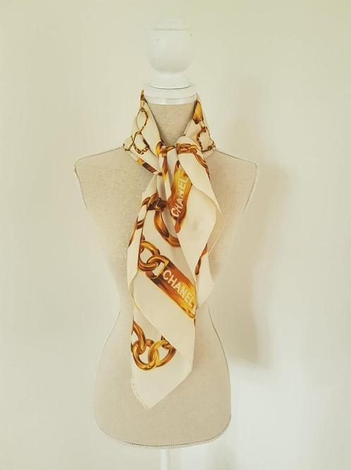 Chanel zijden shawl goud/beige, Kleding | Dames, Mutsen, Sjaals en Handschoenen, Zo goed als nieuw, Sjaal, Verzenden