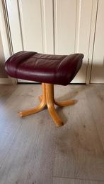 GESTOFFEERDE HOCKER / VOETENBANKJE LEER MET HOUT, Huis en Inrichting, Ophalen, Minder dan 50 cm, Minder dan 50 cm, Zo goed als nieuw