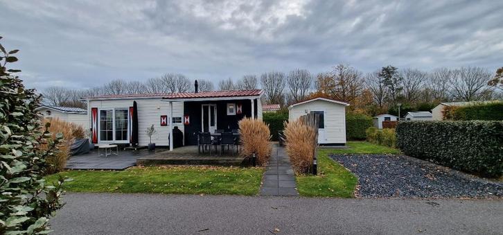 Chalet Stacaravan te koop in ZEELAND met AIRCO en BERGING, Caravans en Kamperen, Stacaravans, tot en met 4, Ophalen