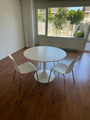 Eettafel : Docksta beschikbaar voor biedingen