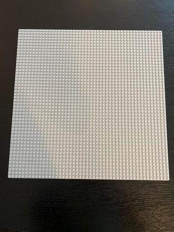 Grijze Lego Basisplaat beschikbaar voor biedingen