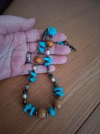 (M) Ketting 45 cm. Turkoois stenen. Houten kralen., Ophalen of Verzenden, Zo goed als nieuw