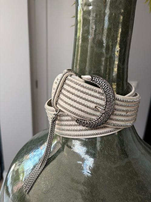 Nanni  (Pauw) Witte Leer/metalen riem, Kleding | Dames, Riemen en Ceinturen, Zo goed als nieuw, Tailleriem, 80 tot 90 cm, 3 tot 5 cm