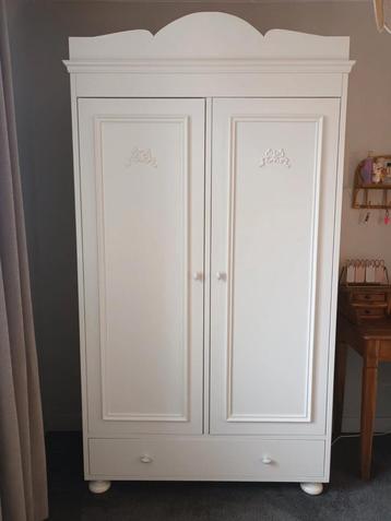 Brocante kledingkast meidenkast kast brocant landelijke beschikbaar voor biedingen