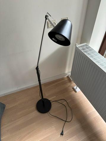 zwarte vloerlamp ikea beschikbaar voor biedingen