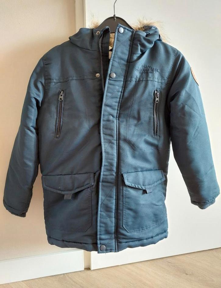 Winterjas met capuchon - maat 140 - in hele mooie staat, Kinderen en Baby's, Kinderkleding | Maat 140, Zo goed als nieuw, Jongen
