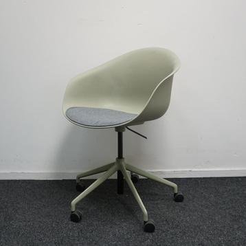 Allermuir Kin Tub Chair | Groen | Grijs | Conferentiestoel beschikbaar voor biedingen
