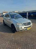 Mercedes-Benz M-Klasse 6.2 Ml63 AMG 4MATIicAUT 2006 Grijs, Auto's, Mercedes-Benz, Automaat, Vierwielaandrijving, Particulier, 6 km/l