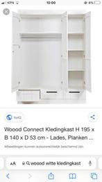 Ruime witte kledingkast woood 3deurs, Huis en Inrichting, Ophalen, Gebruikt, 100 tot 150 cm, Met hangruimte